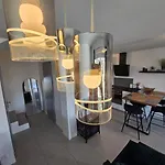 Cozy 2 Bedroom House With Garden & Parking