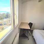 Cozy 2 Bedroom House With Garden & Parking