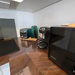 Cozy 2 Bedroom House With Garden & Parking