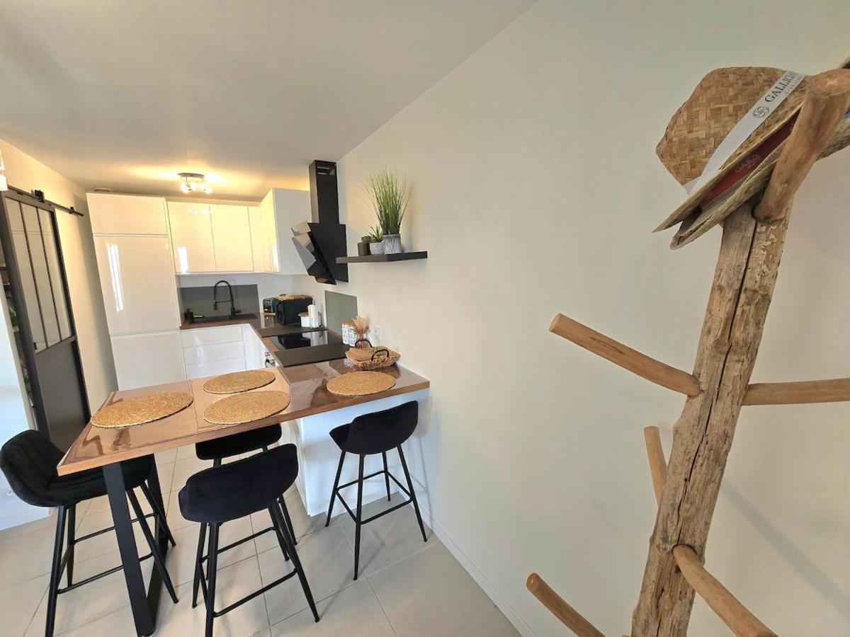 Cozy 2 Bedroom House With Garden & Parking