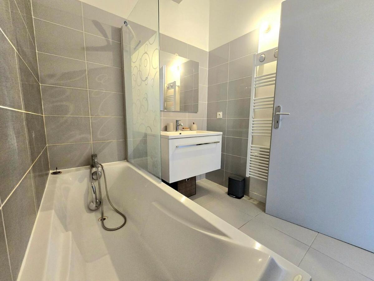 Cozy 2 Bedroom House With Garden & Parking * Nîmes