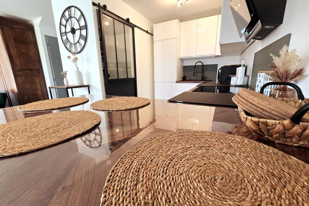 Cozy 2 Bedroom House With Garden & Parking *