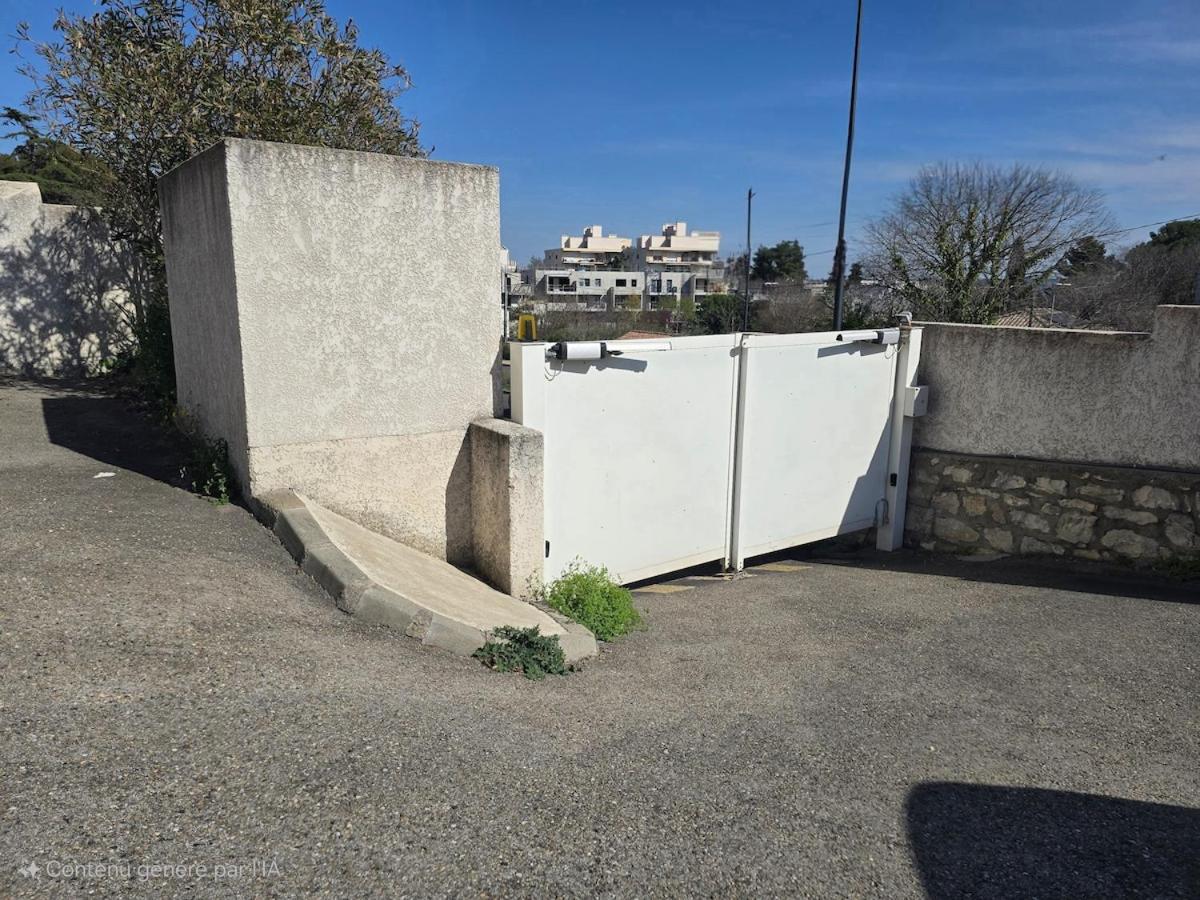 Hébergement de vacances Cozy 2 Bedroom House With Garden & Parking Nîmes